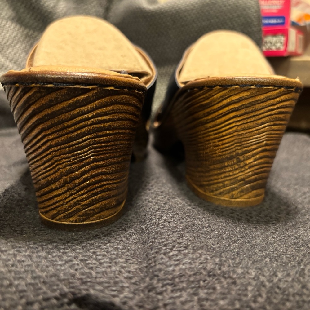 Born Women's Navy Leather Blue Sandals - Picture 5 of 5
